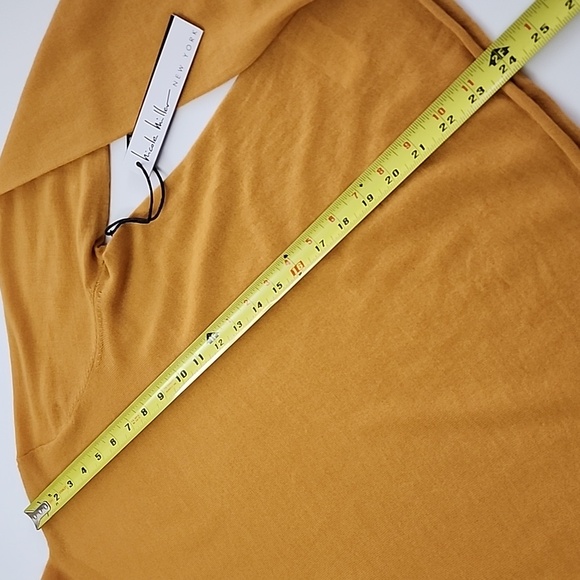 Nicole Miller Women's 100% Extra Fine Merino Wool Mock Neck Mustard Top Size XL - Picture 8 of 8